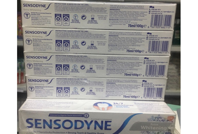 SensodyneExtra Whitening Toothpaste x 12