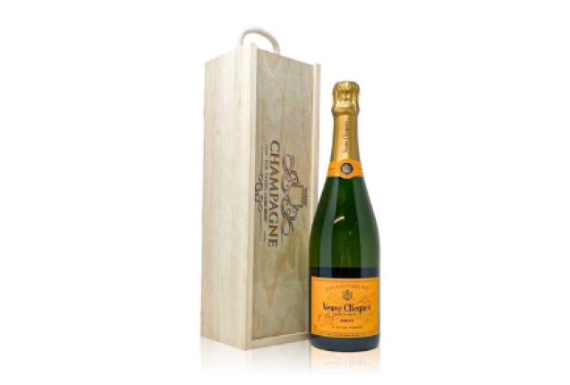 Veuve Clicquot with Gift Box 0.75liters x 6