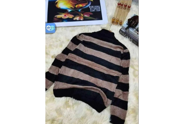 Unisex Fashion Sweater -horizontal stripes,