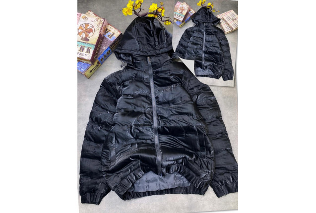 puffer jacket with a hood -black