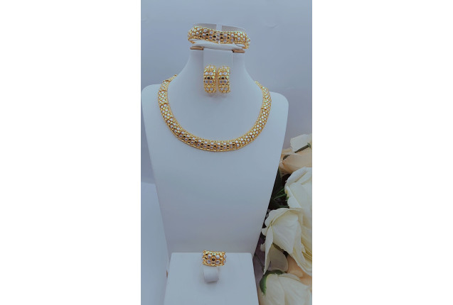 Elegant Gold Jewelry Set with Gemstones