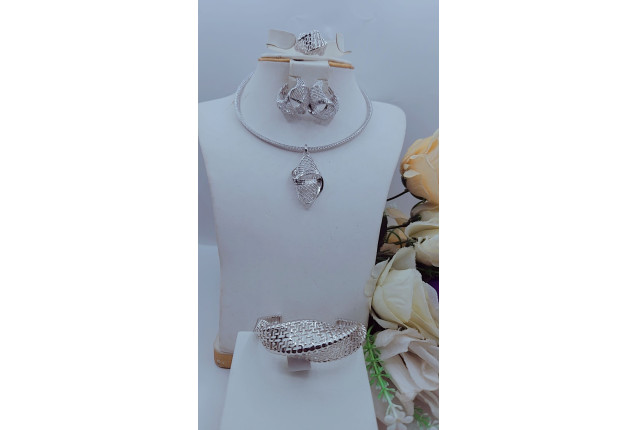 Elegant Silver Jewelry Set with Intricate Metalwork