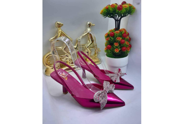 High-heeled Pumps