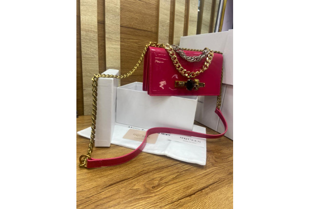 Crimson Luxe Chain-Strap Shoulder Bag