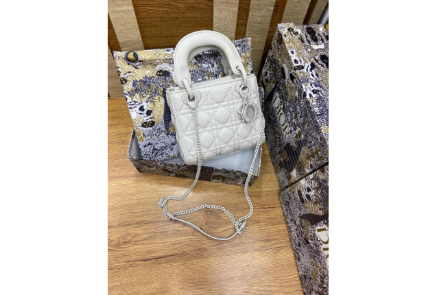 Dior ‘Lady Dior’ bag -white