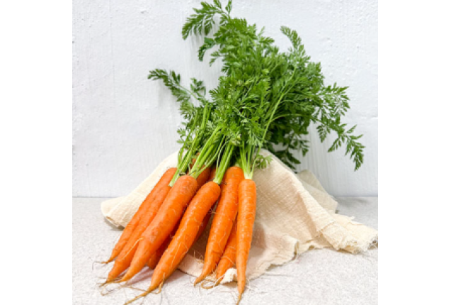 Carrots with Leaves 6.4kg/Box