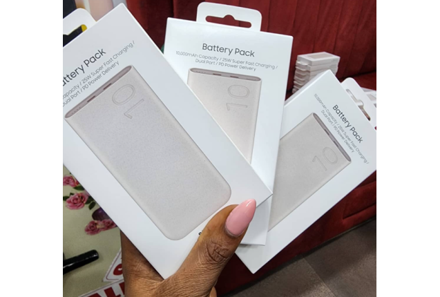 Samsung Galaxy Battery Pack. 10000 mAh Capacity Fast Charger.