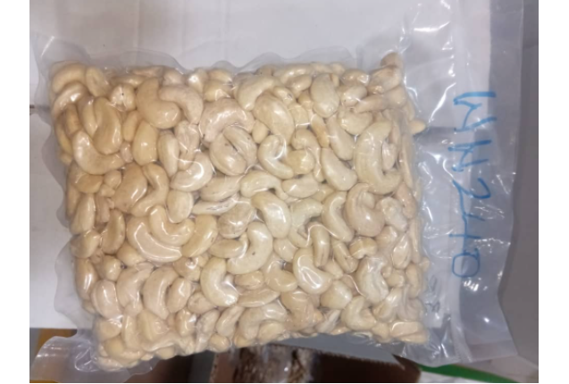 Premium Processed Cashew WW240 – Large White Whole Cashews - 1KG Premium Processed Cashew WW240 – Large White Whole Cashews - 1KG