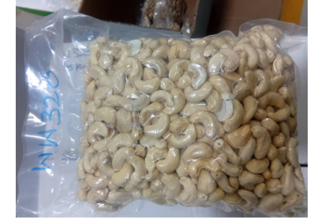 Premium White Whole Cashew Nuts WW320 – Grade WW320 Cashew Kernels - 1KG Premium White Whole Cashew Nuts WW320 – Grade WW320 Cashew Kernels - 1KG