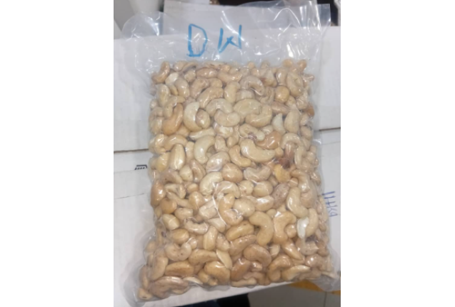 Processed Cashew DW Dessert Wholes Bulk Whole Cashew Kernels – 1KG Processed Cashew DW Dessert Wholes Bulk Whole Cashew Kernels – 1KG