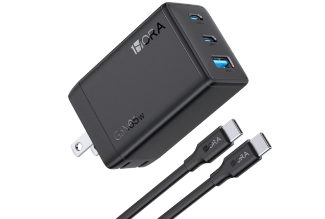 GAR322 65W GaN Fast Charger – 3-Port USB-C & USB-A, Travel Ready