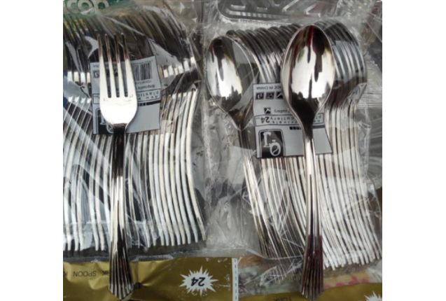 Disposable silver plastic spoon x 24