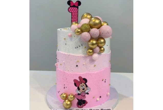 1st Minnie mouse cake