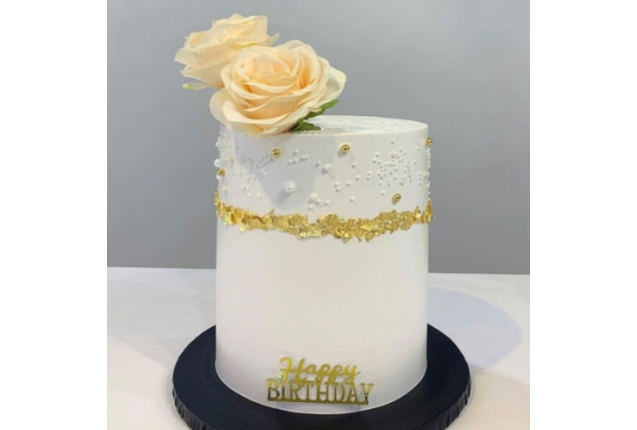 Floral cream cake