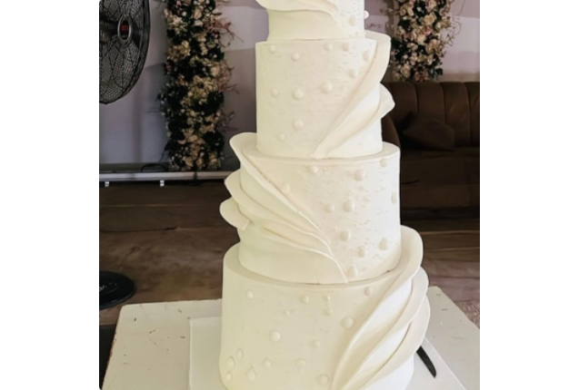4 tier white cake