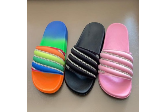 Sequin designed rubber slippers