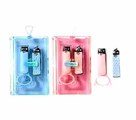 Compact Grooming Set in Clear 
